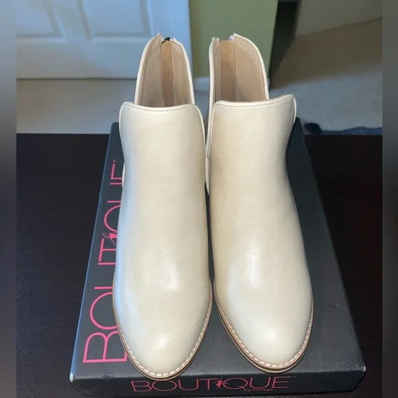 Corkys, New in Box, ivory bootie with zipper closure. Size 8 - Picture 4 of 5